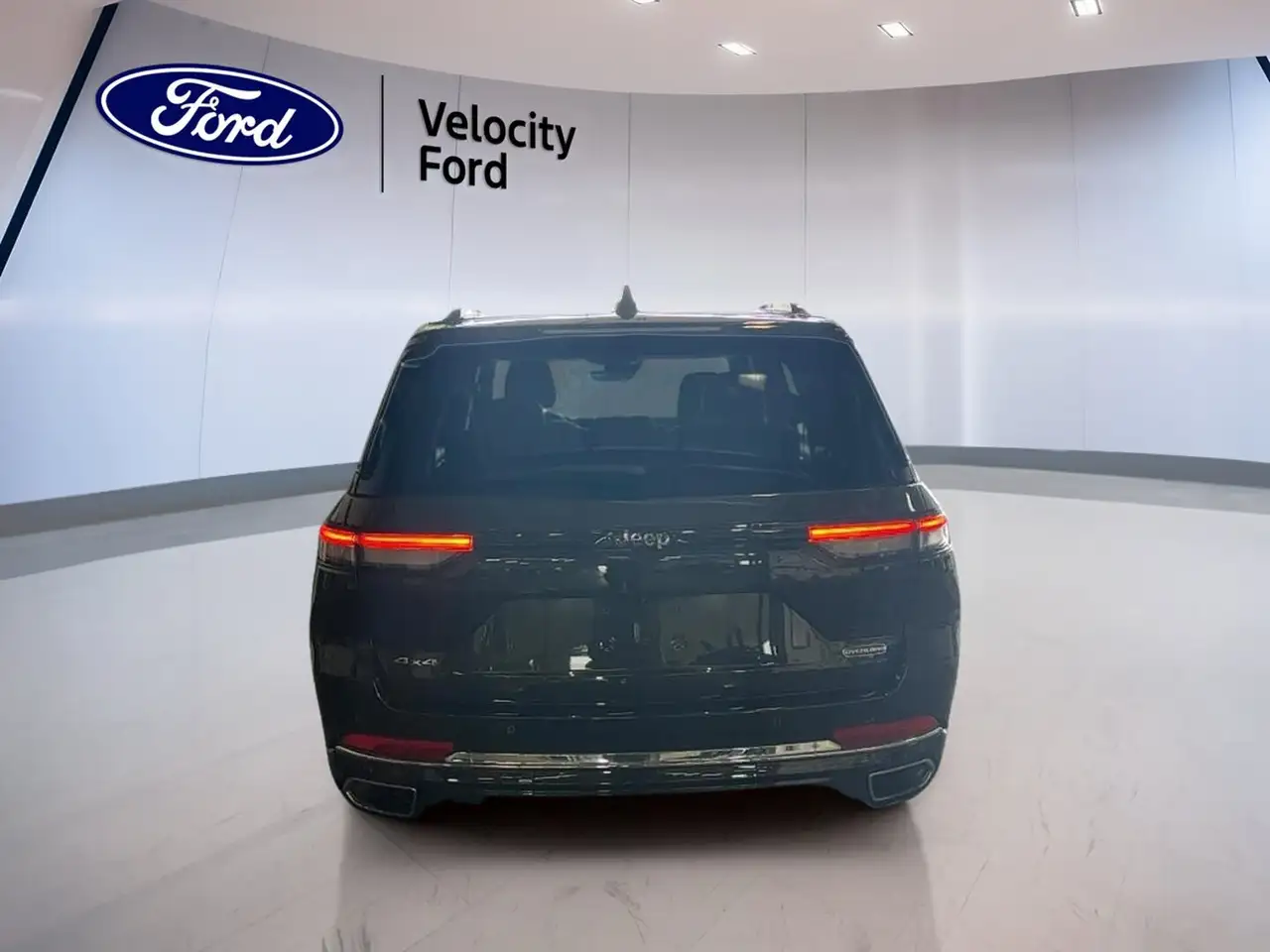 Jeep Grand Cherokee снимка Jeep Grand Cherokee