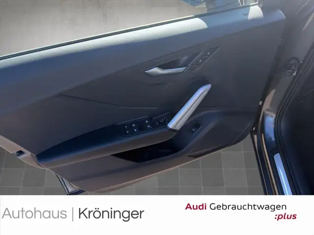 Audi Q2 view 8
