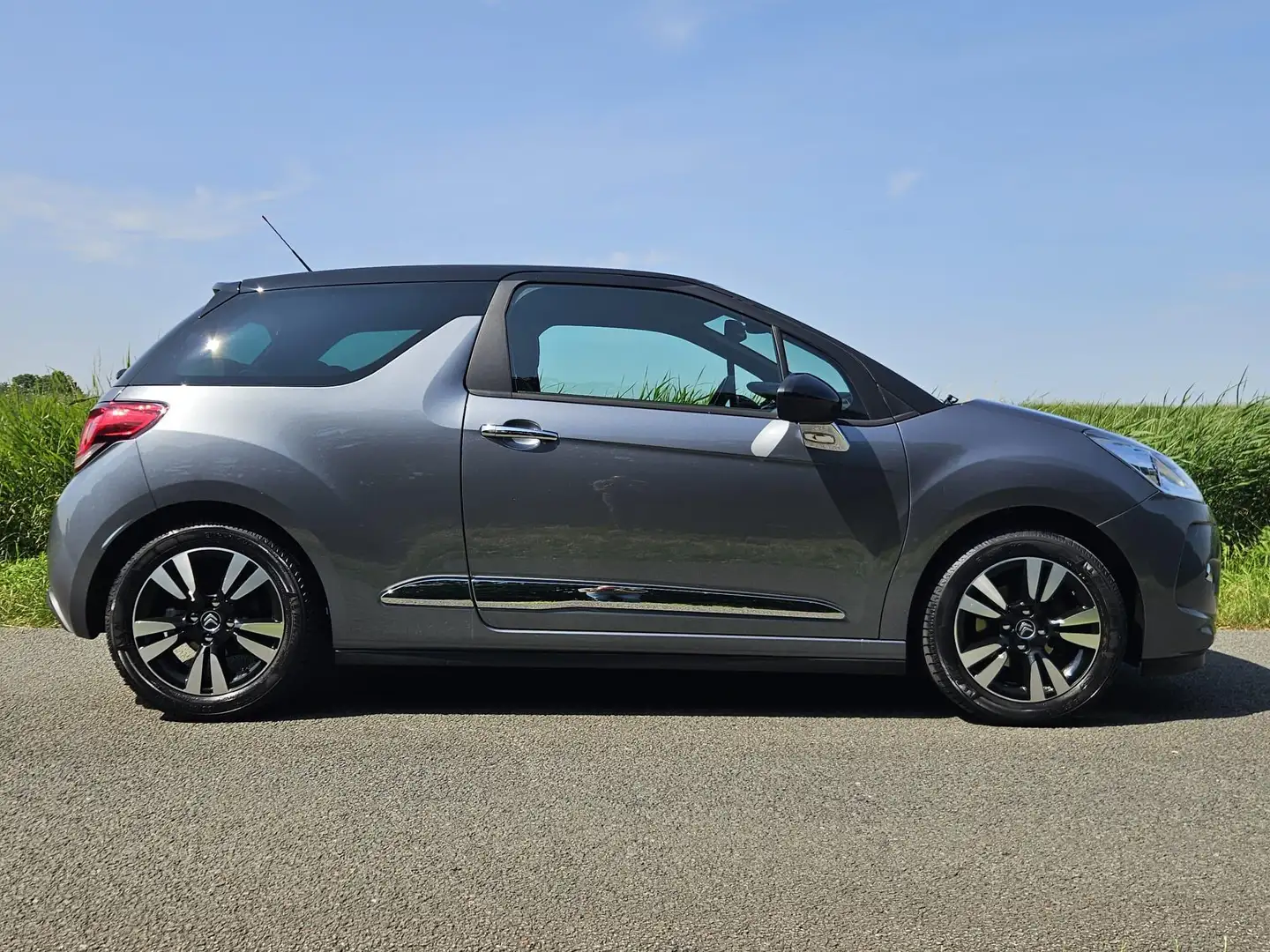 Citroen DS3 1.6 So Chic Grijs - 2