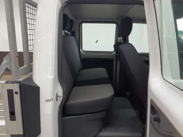 Volkswagen Transporter view 8