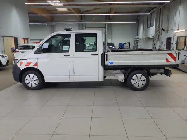 Volkswagen Transporter view 6