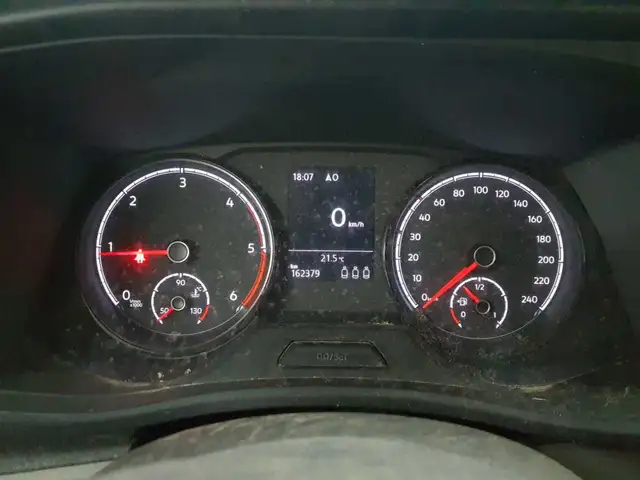 Volkswagen Transporter view 15