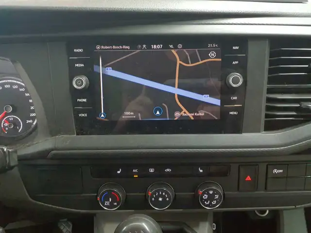 Volkswagen Transporter view 14