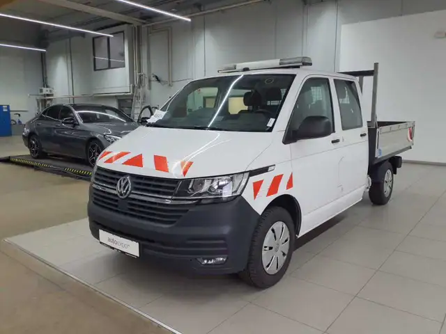 Volkswagen Transporter view 7