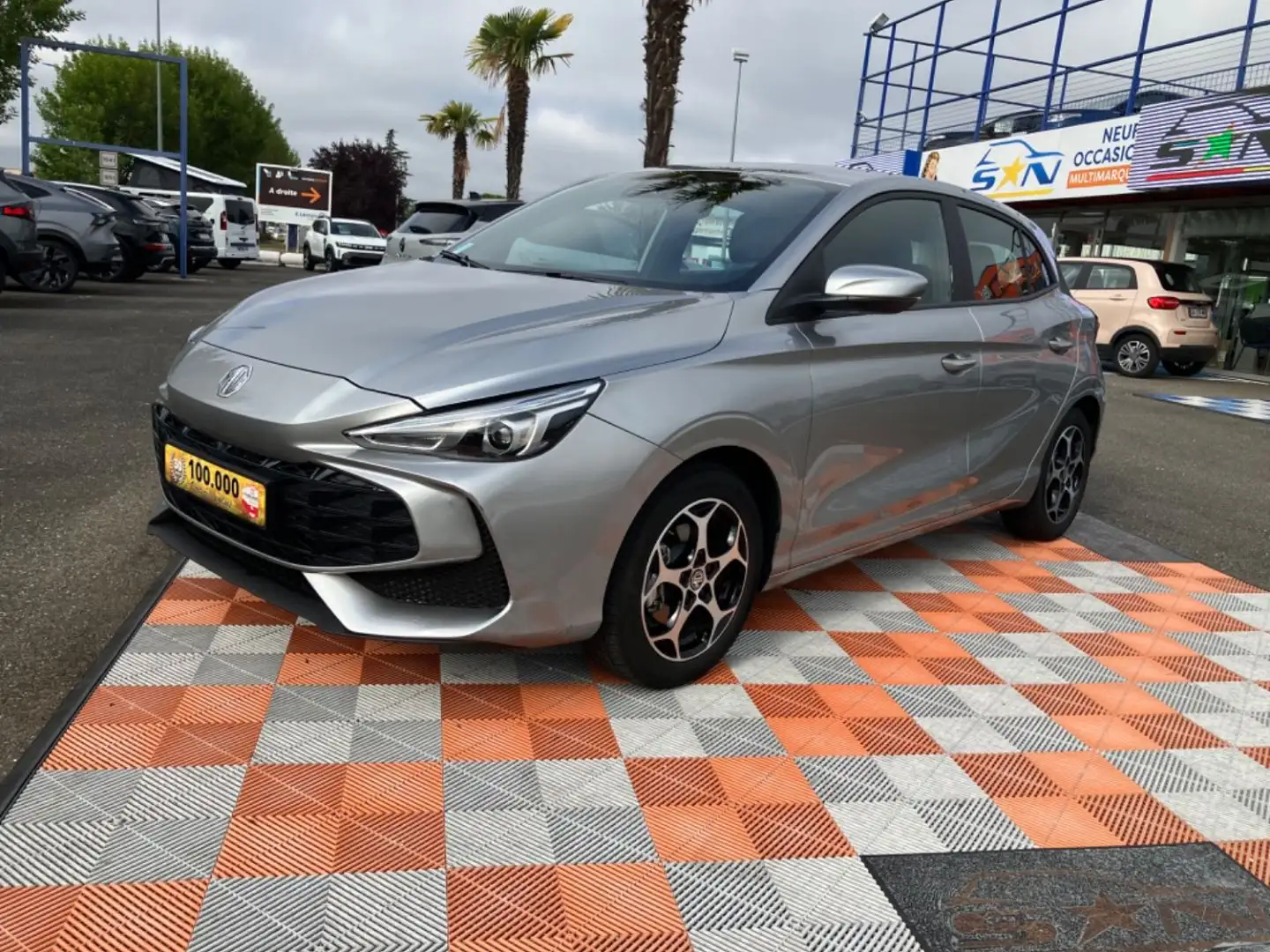 MG MG3 1.5 HYBRID + 195 COMFORT GPS Caméra JA 16\u0026amp Šedá - 1