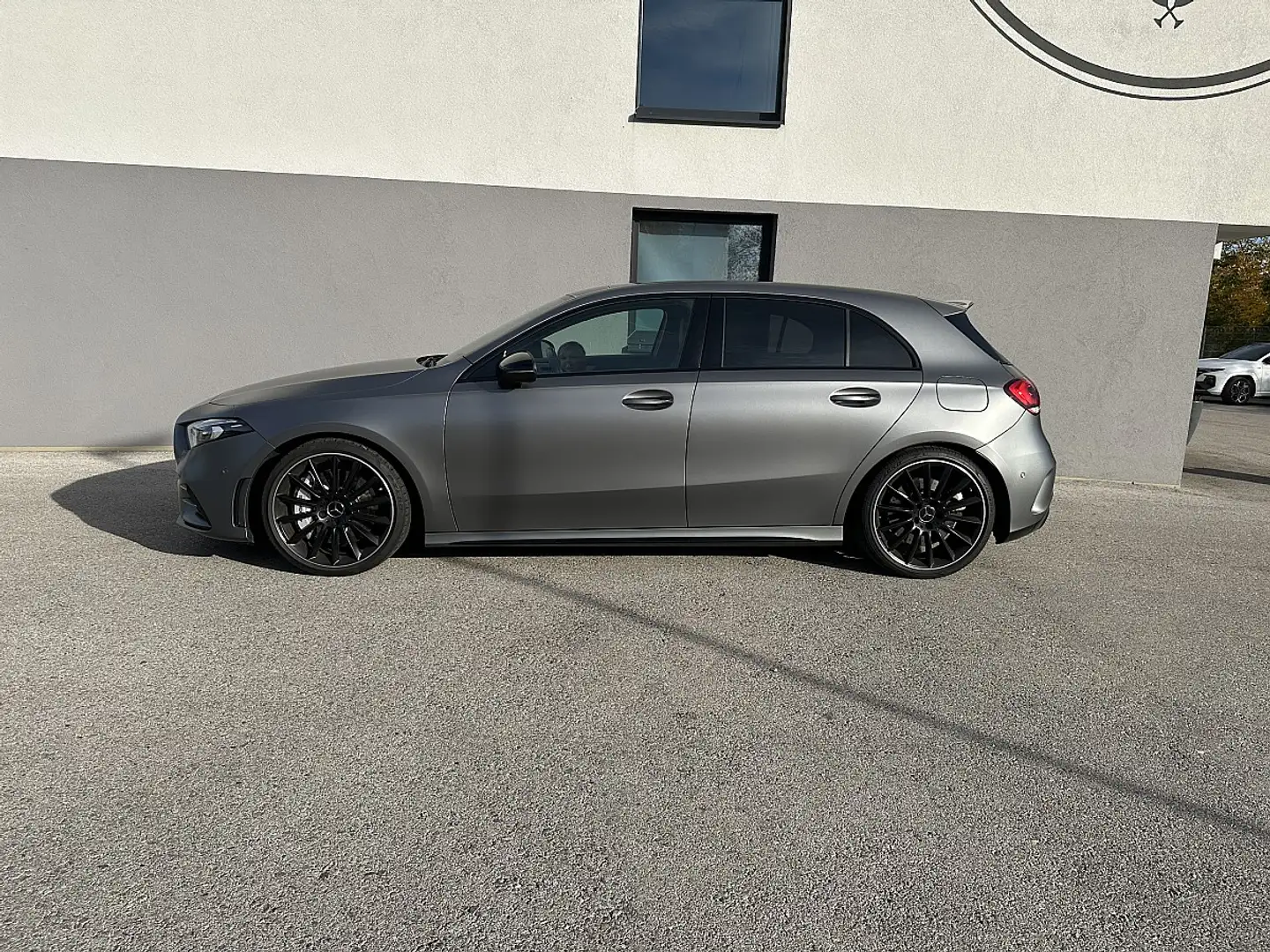 Mercedes-Benz A 35 AMG 4MATIC Aut. Top Zustand Grau - 1