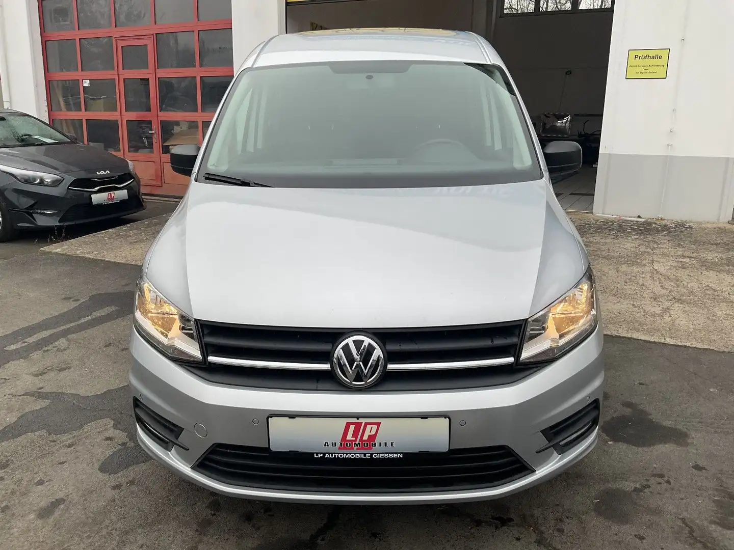 Volkswagen Caddy 2.0 TDI DSG Maxi Kombi Navi PDC 5 Sitzer Silber - 2