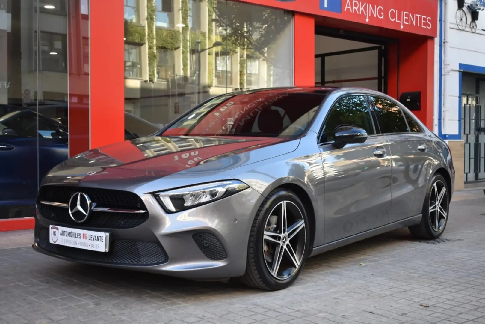 Mercedes-Benz A 180 180d Sedán 7G-DCT Gris - 1