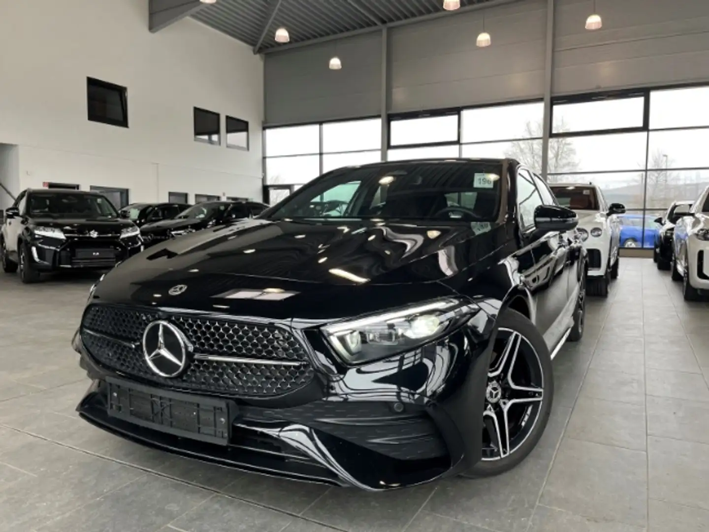 Mercedes-Benz A 200 AMG Multibeam Distronic Navi Kamera digitales Cock Schwarz - 1