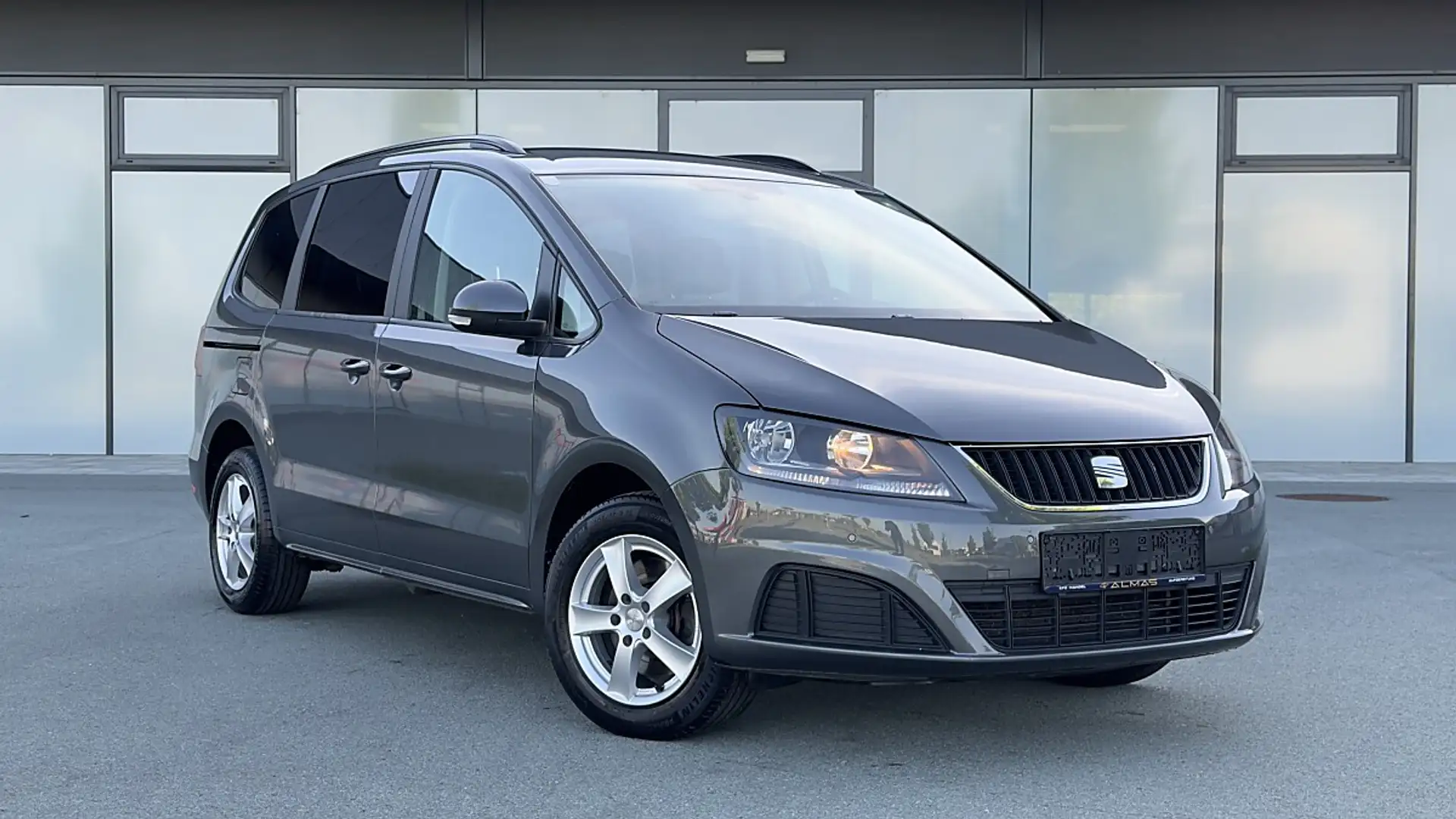 SEAT Alhambra 2,0 TDI 7-Sitzer AHK Grau - 1
