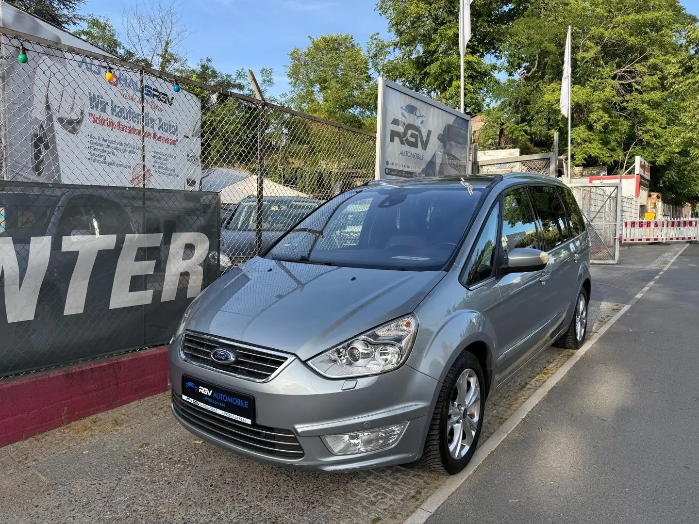 Ford Galaxy Titanium*AUTOMATIK*7 Sitze*Panorma*1.HAND Silber - 1
