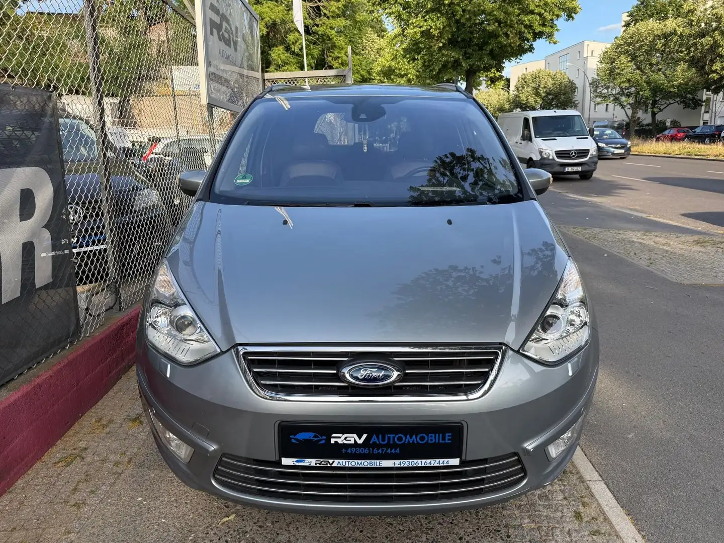 Ford Galaxy Titanium*AUTOMATIK*7 Sitze*Panorma*1.HAND Silber - 2