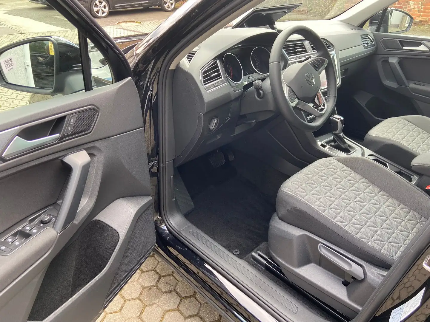 Volkswagen Tiguan Life Schwarz - 1