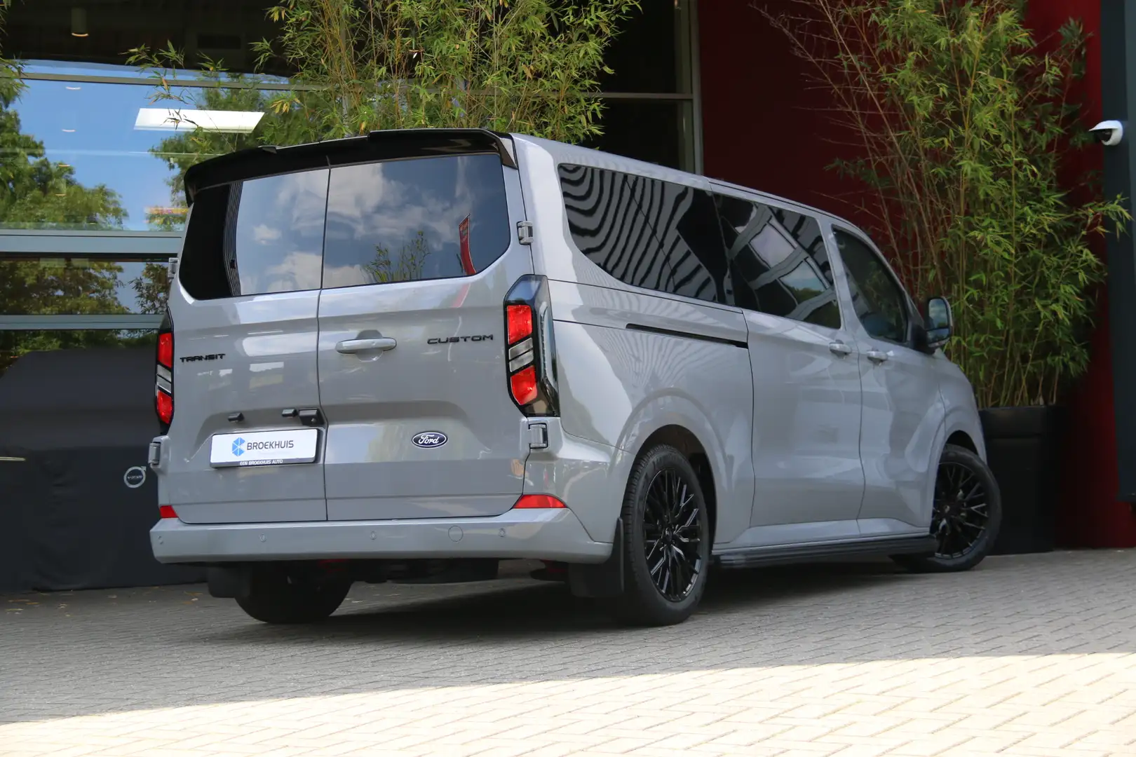 Ford Transit Custom 320 2.0 TDCI L2H1 Broekhuis Black Edition dubbele Gris - 2