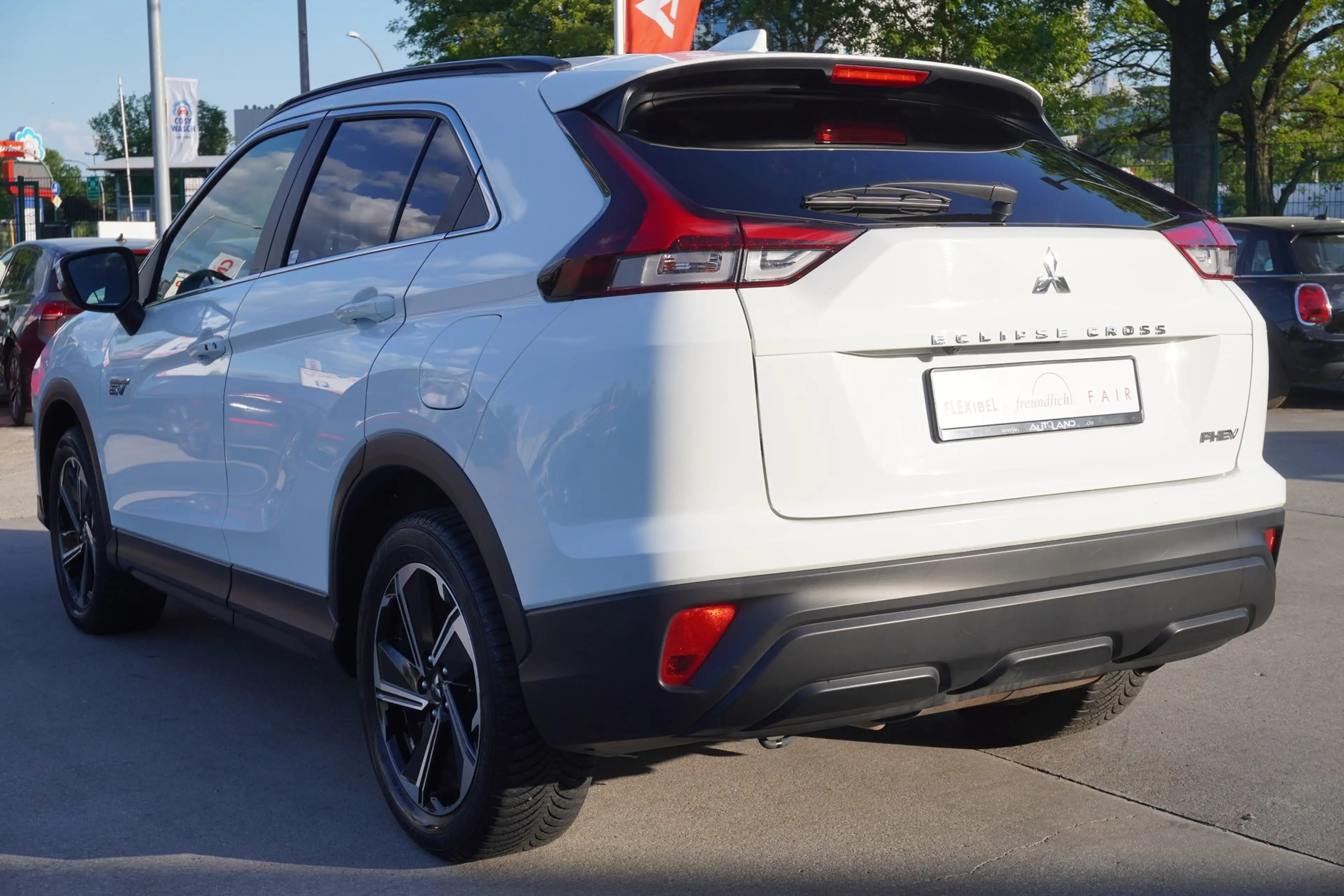 Mitsubishi Eclipse Cross 2.4 PHEV 4WD Klimaaut. Kamera DAB — photo 3