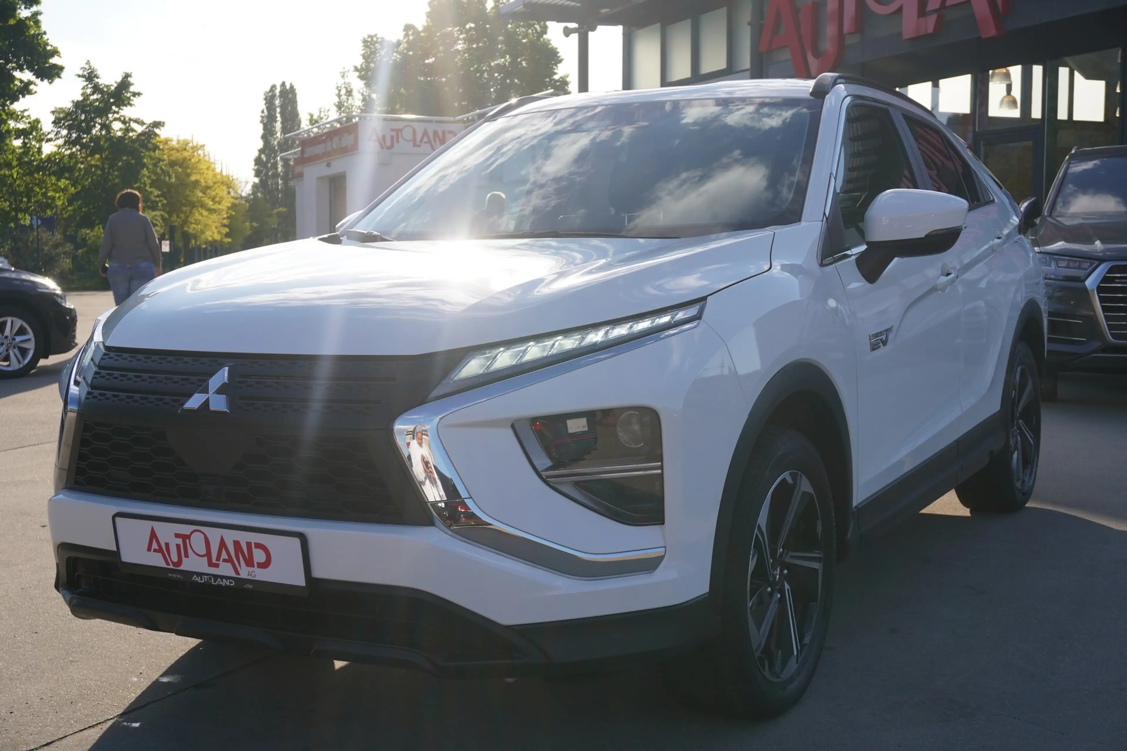 Mitsubishi Eclipse Cross 2.4 PHEV 4WD Klimaaut. Kamera DAB — photo 2