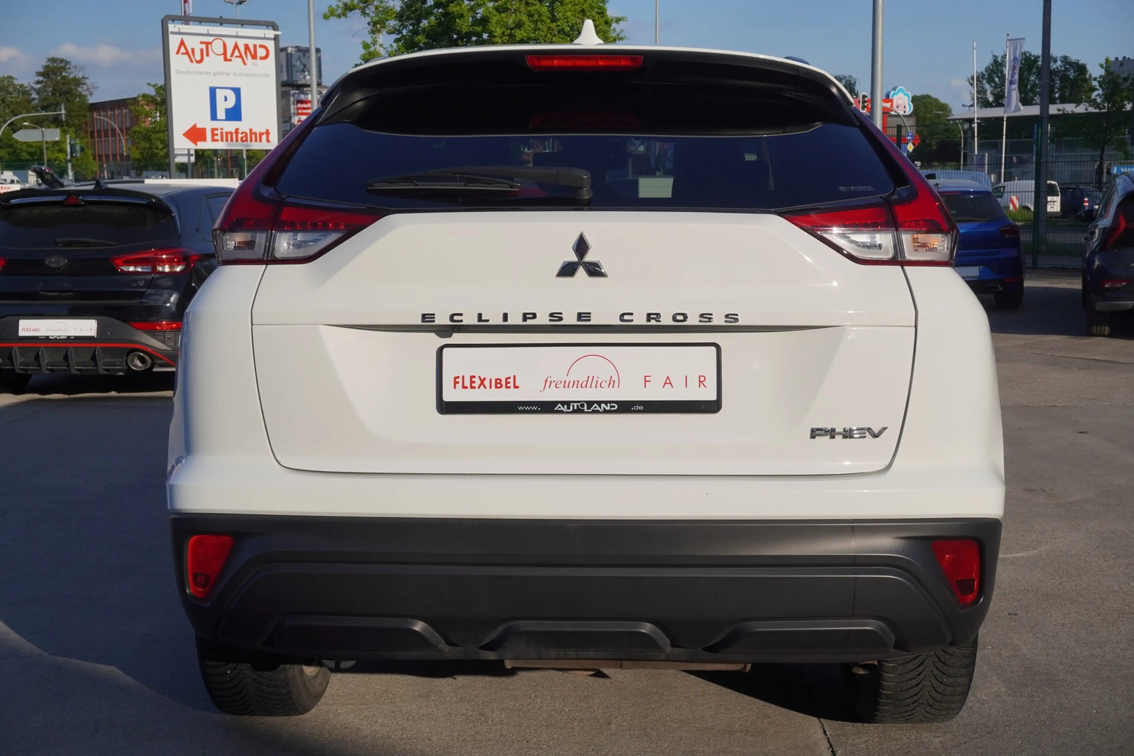 Mitsubishi Eclipse Cross 2.4 PHEV 4WD Klimaaut. Kamera DAB — photo 4