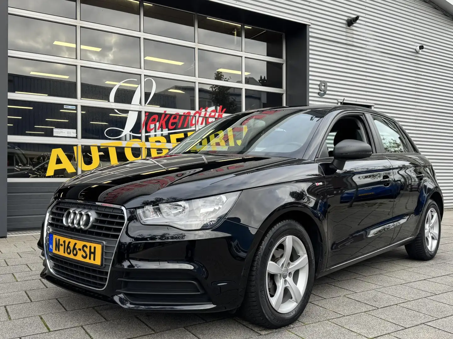 Audi A1 Sportback 1.2 TFSI Attraction 5Drs - Navigatie I A Zwart - 1