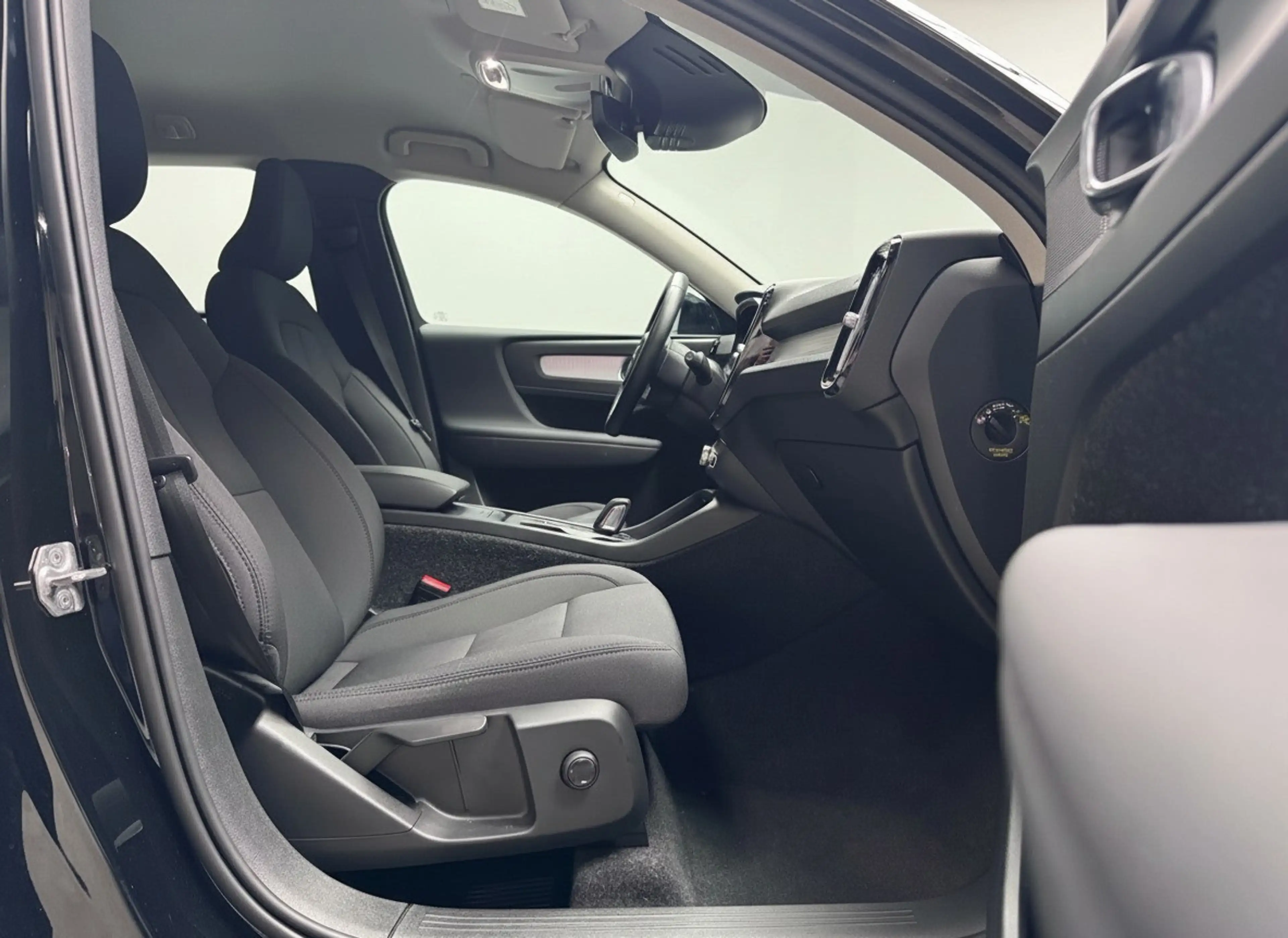 Volvo XC40 1.5 T3 Business Pro Keyless Camera Lane assist Ele — photo 9