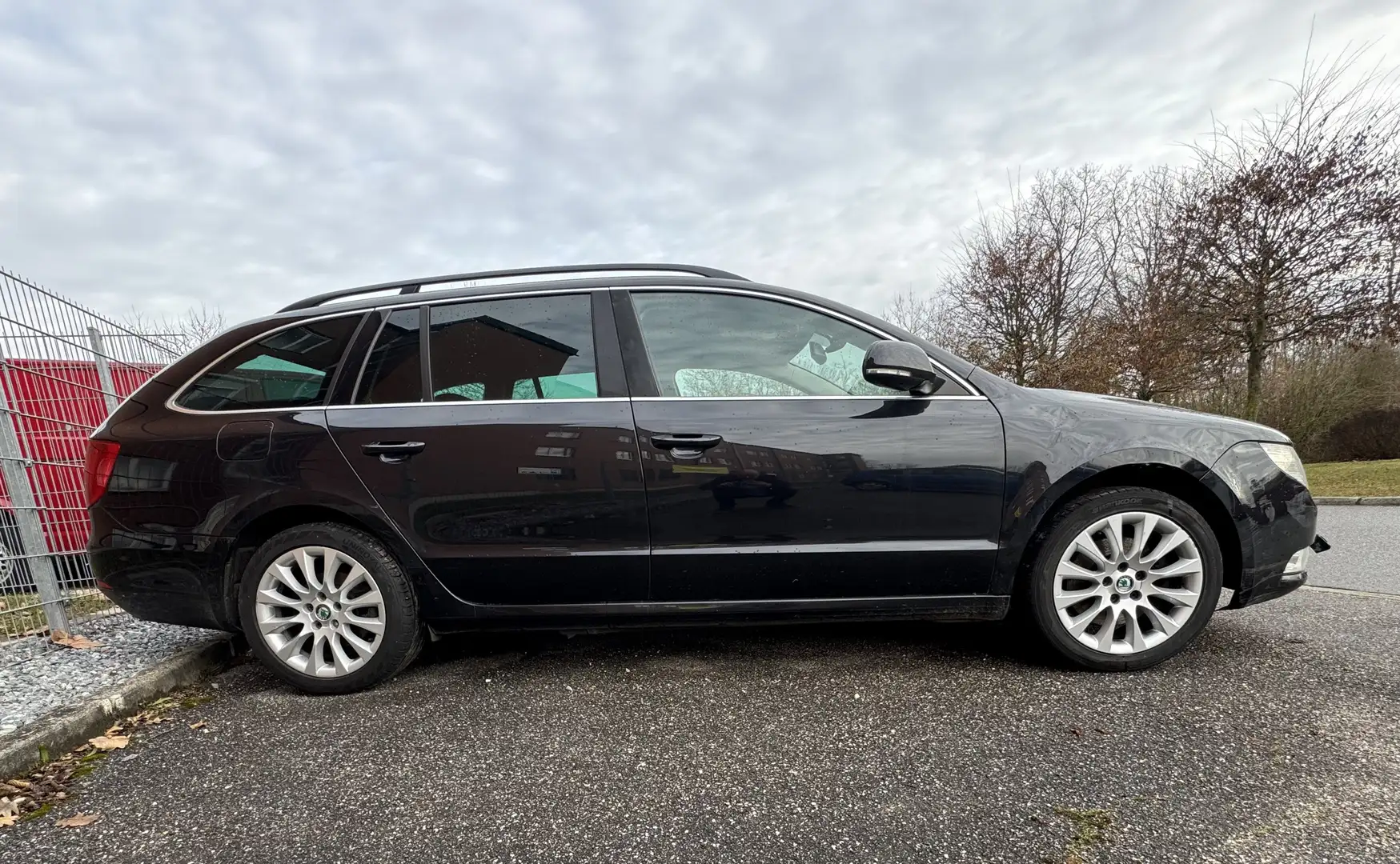 Skoda Superb Klima, ZV DAB, Sitzheizung, Alu, Navi Amundsen+ + Schwarz - 2