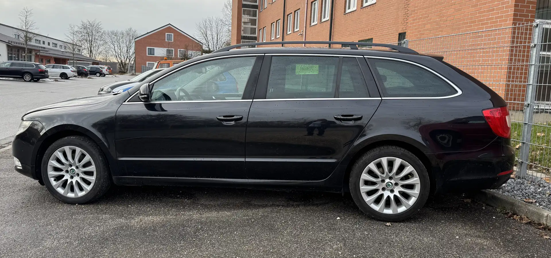 Skoda Superb Klima, ZV DAB, Sitzheizung, Alu, Navi Amundsen+ + Schwarz - 1