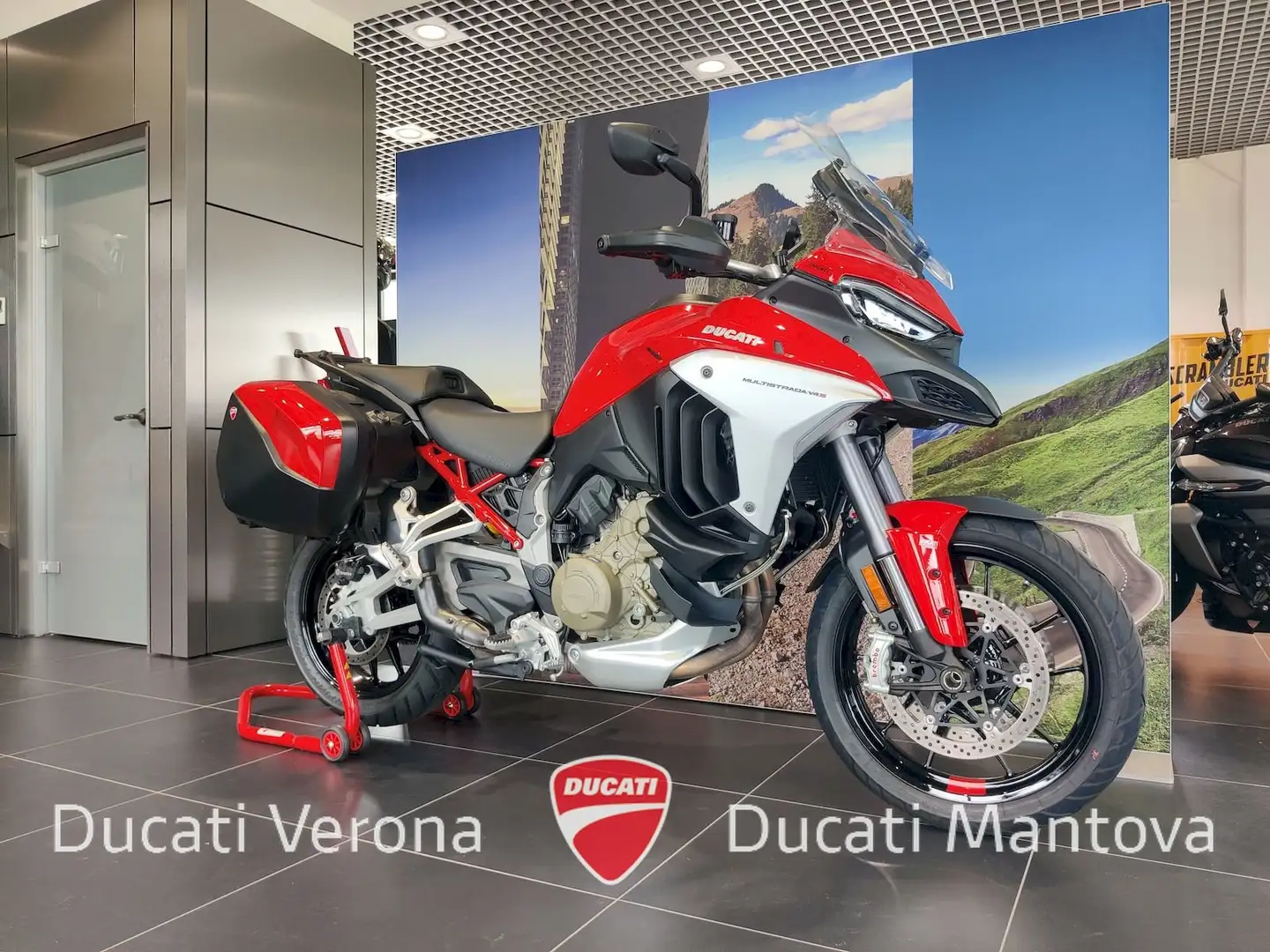 Ducati Multistrada V4 S Multistrada V4 S Travel & radar solo 13.505 km Roşu - 2