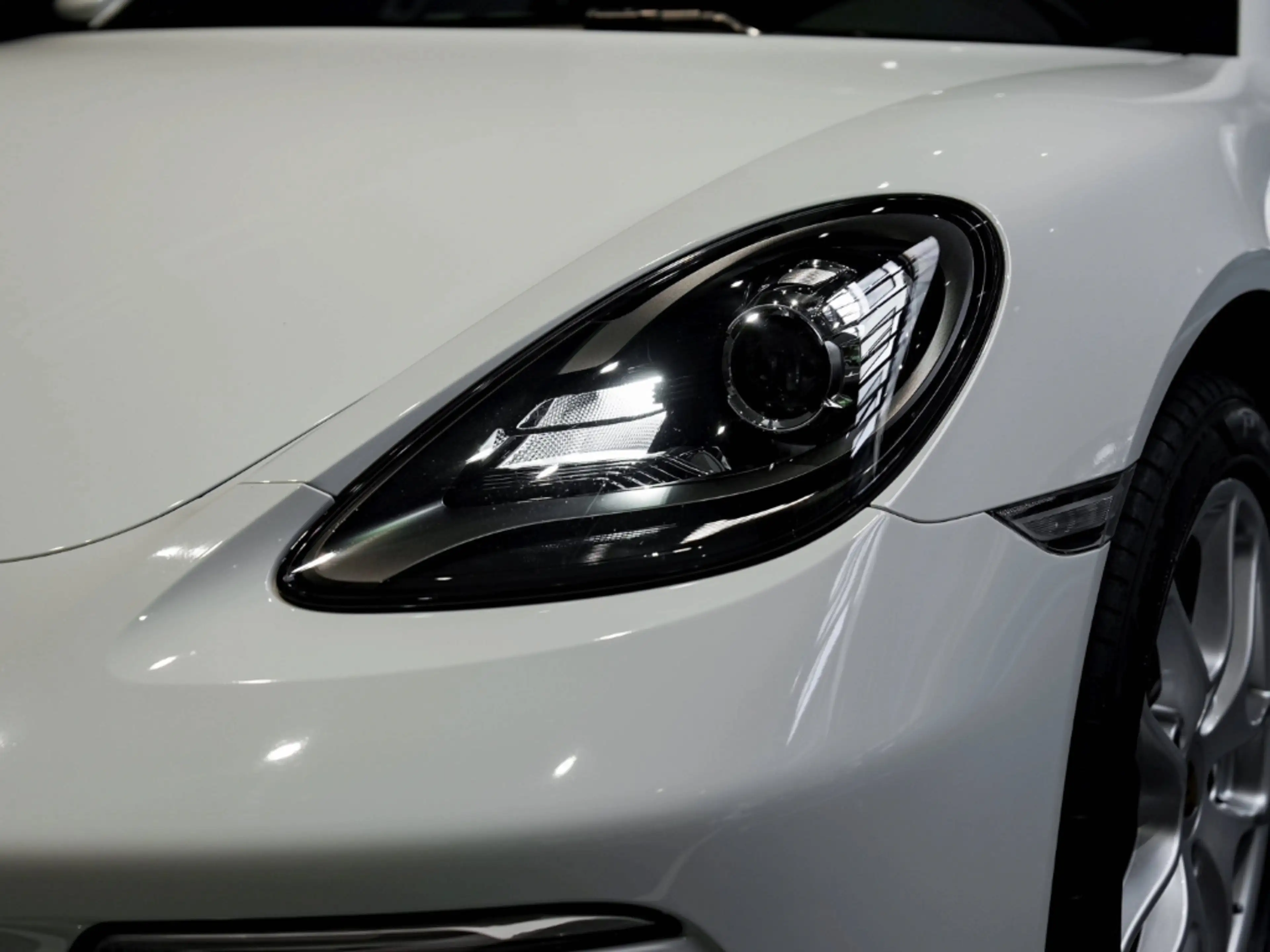 Porsche Cayman 718 — photo 9
