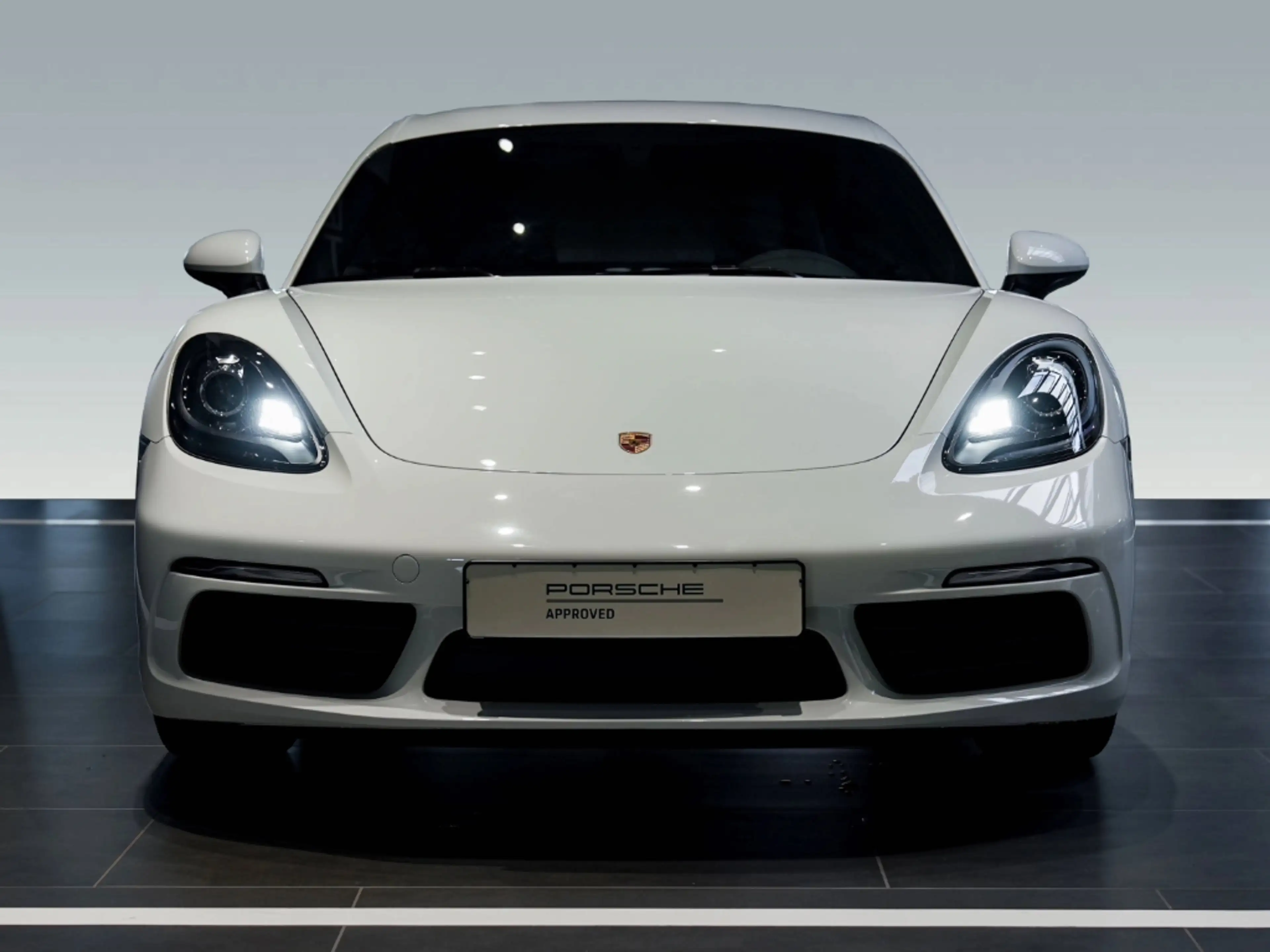 Porsche Cayman 718 — photo 6