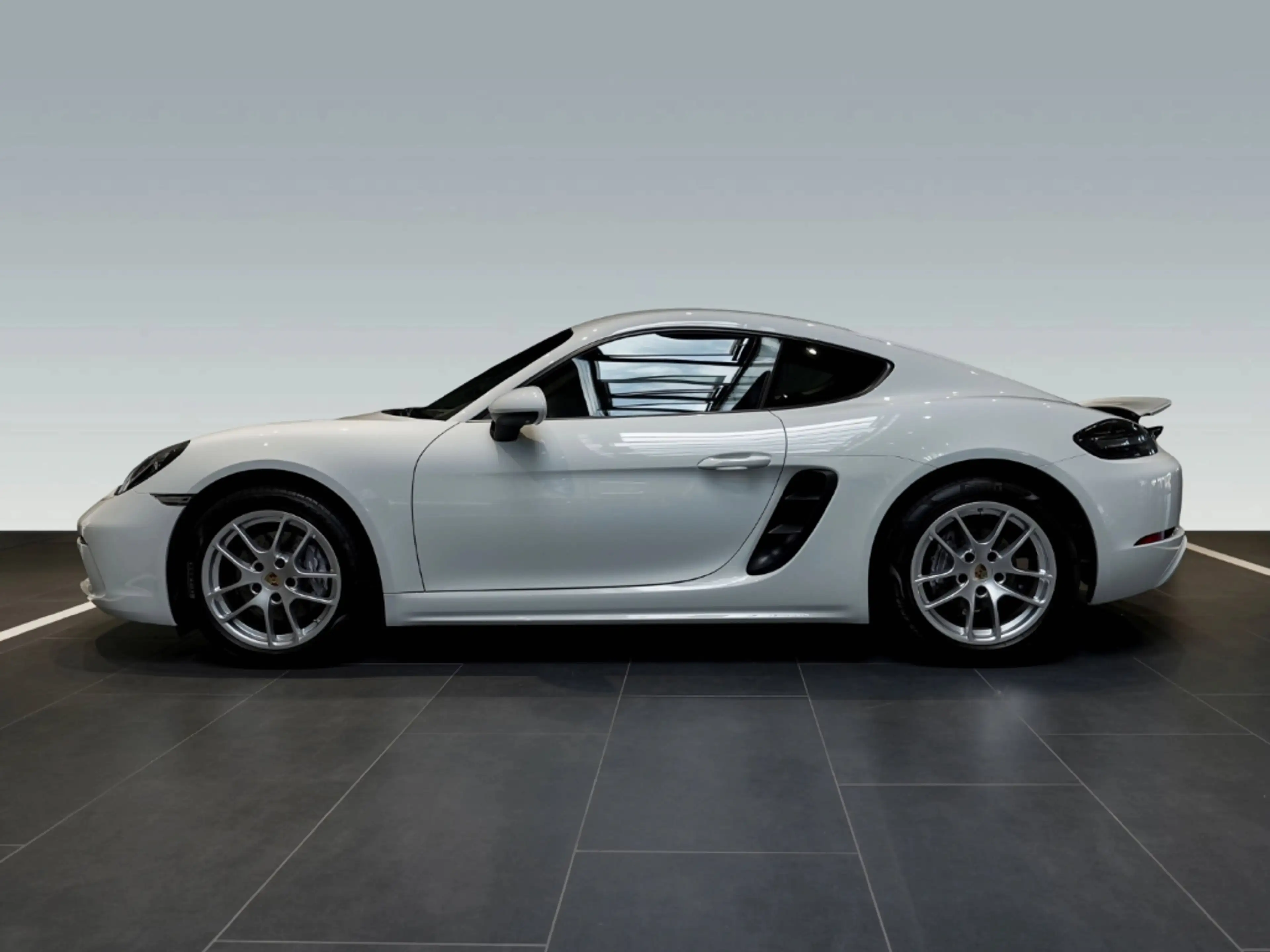Porsche Cayman 718 — photo 2