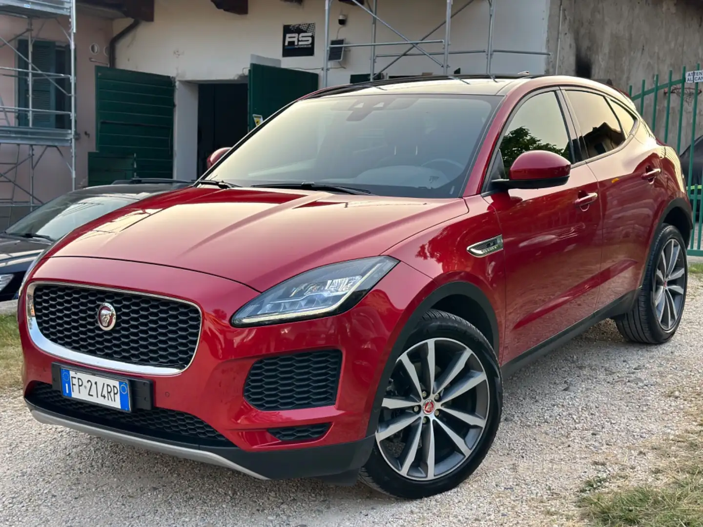 Jaguar E-Pace 2.0D 150 CV AWD S Roşu - 1