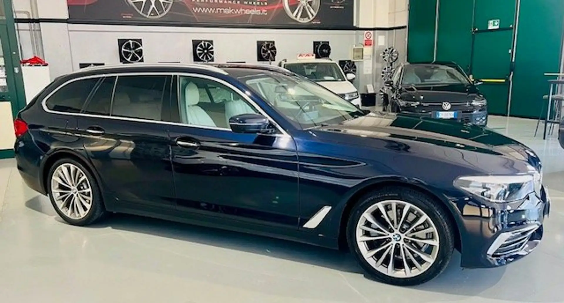 BMW 520 520d Touring Luxury aut.-Bellissima! Blu/Azzurro - 2