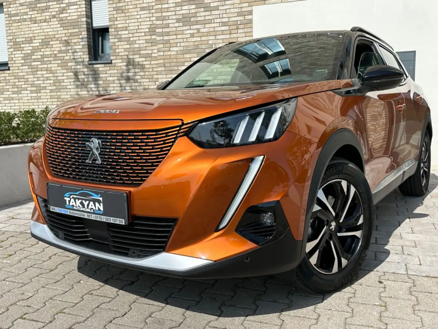 Peugeot 2008 e- GT *1.Hand*53 tkm*8x bereift* Orange - 1