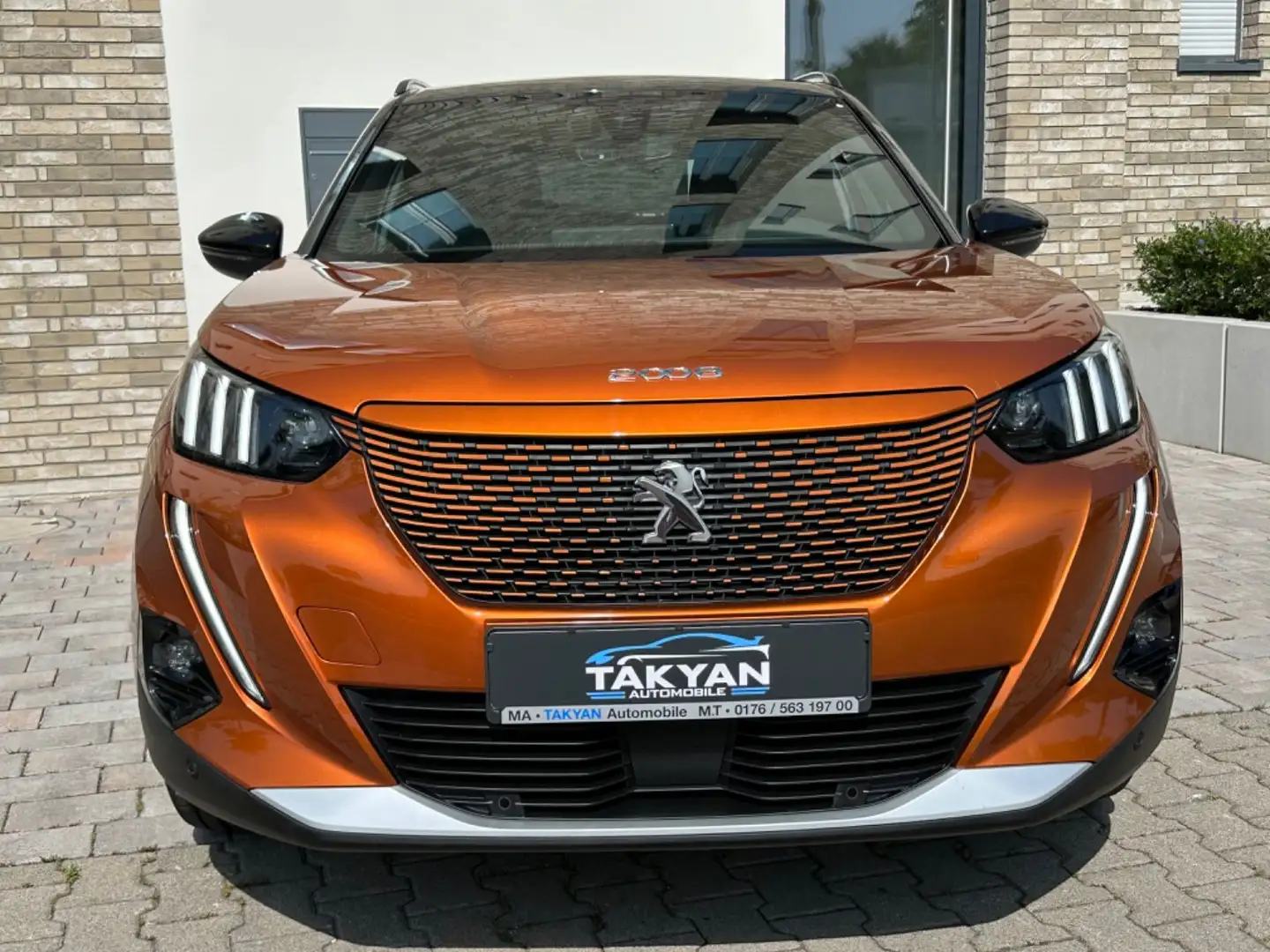 Peugeot 2008 e- GT *1.Hand*53 tkm*8x bereift* Orange - 2