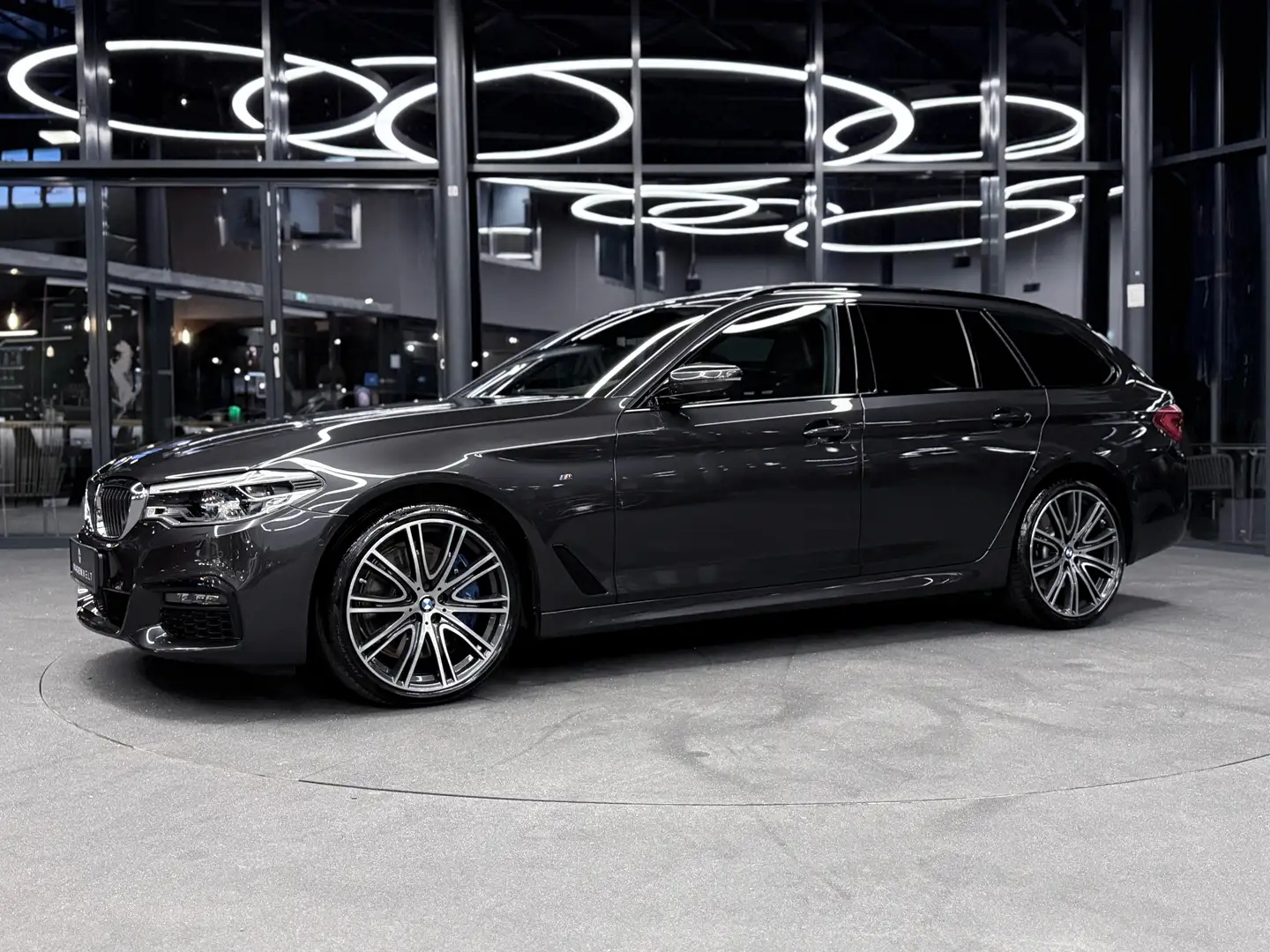 BMW 540 xDrive M Sport, Driving Assistant Plus, Pano, H&K Grau - 2