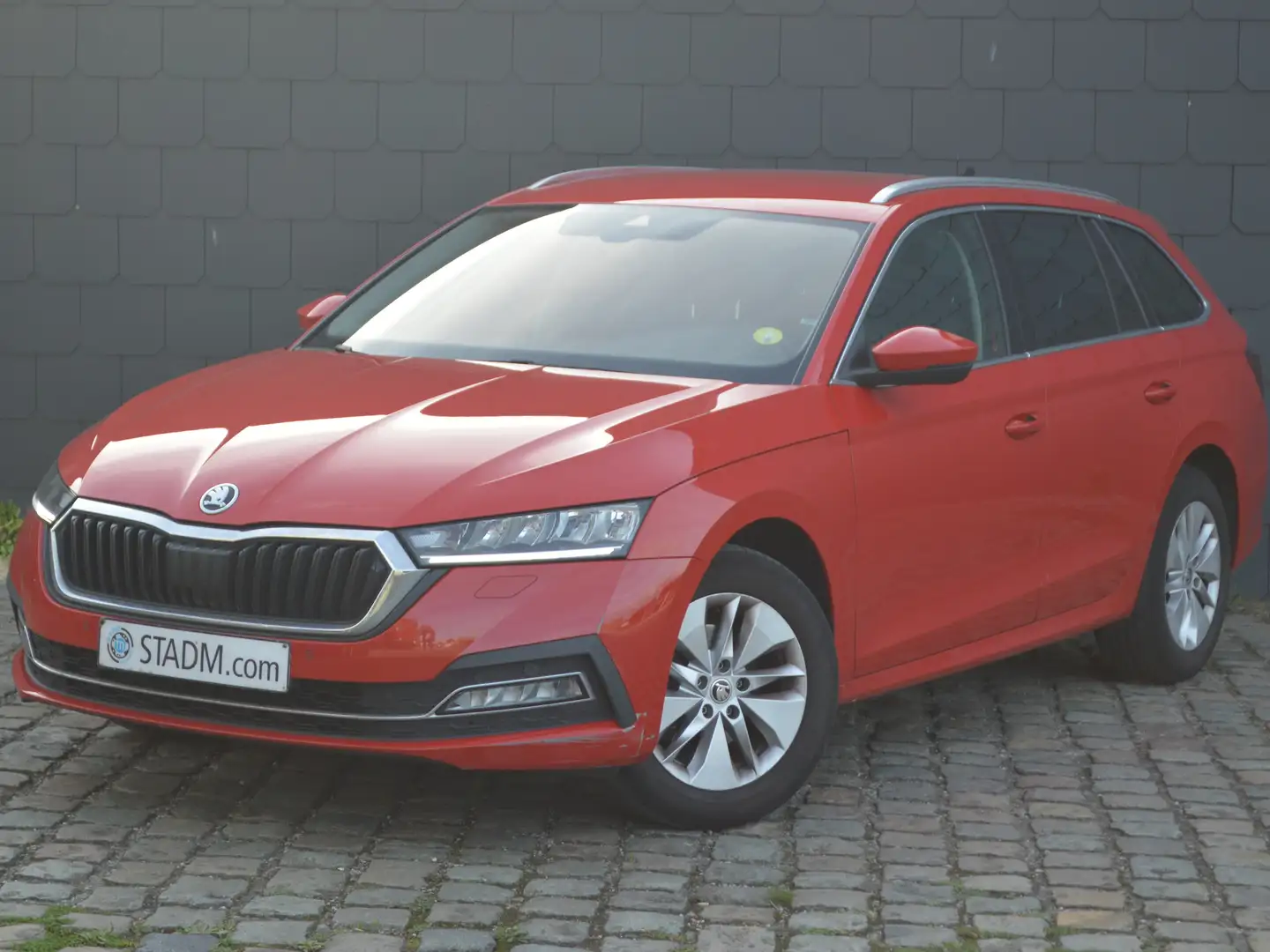 Skoda Octavia Octavia SW 2.0 TDi Ambition 1HND CARPASS Rojo - 1