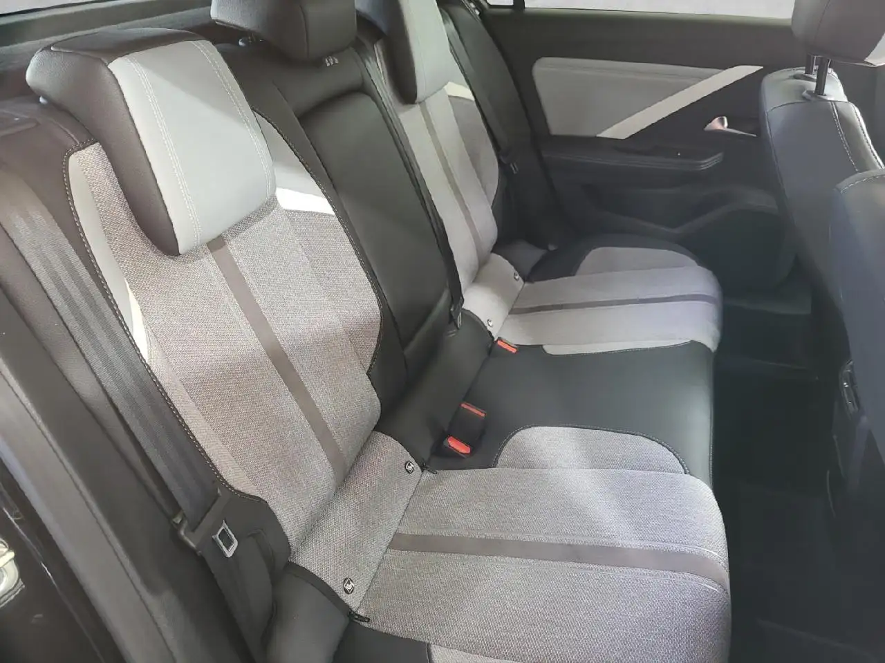 Opel Astra L Lim. Elegance 1.2 +AHZV+PDC+KAMERA+NAVI+ 13