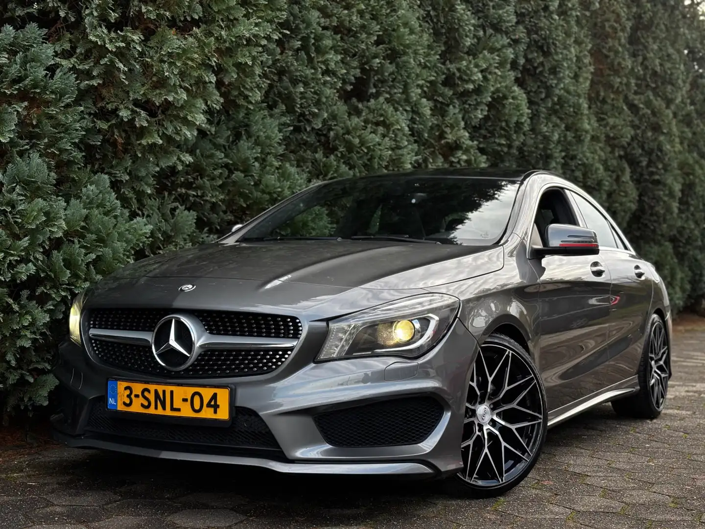Mercedes-Benz CLA 200 Edition 1 | Exclusief-pakket | Nieuwe APK Grijs - 1