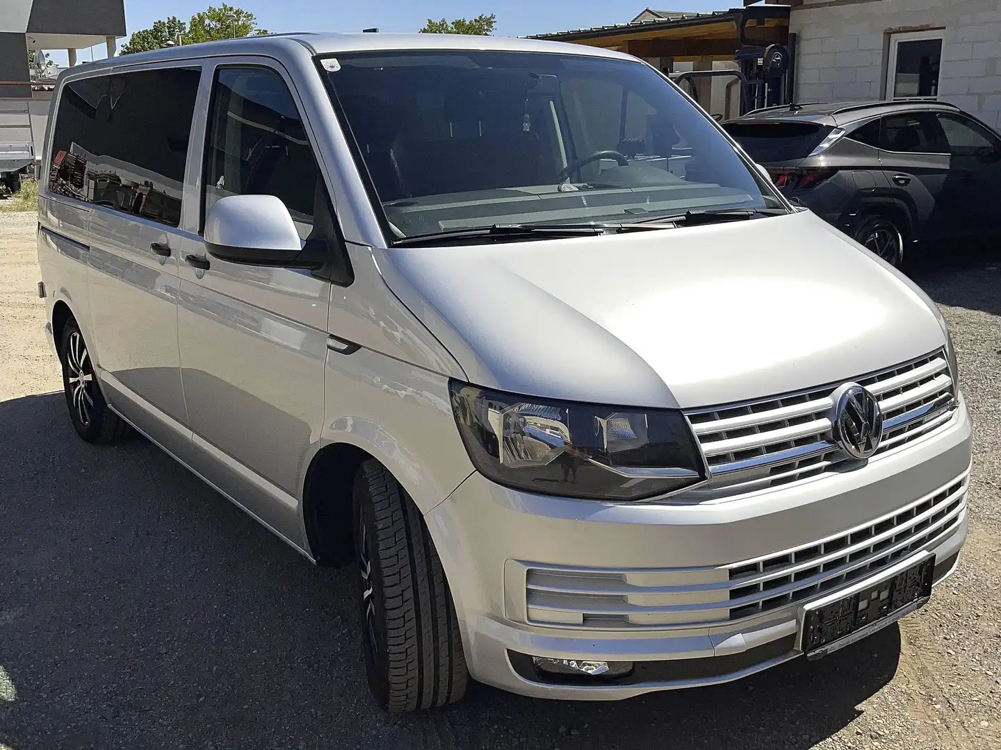 Volkswagen T6 Caravelle Caravelle Highline 2,0 BMT TDI Highline Silber - 1