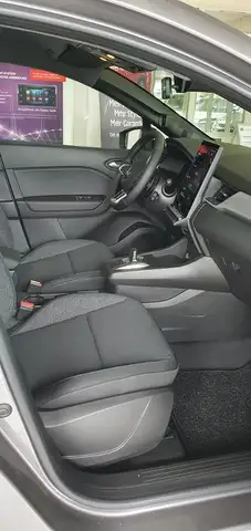 Mitsubishi Grandis view 9