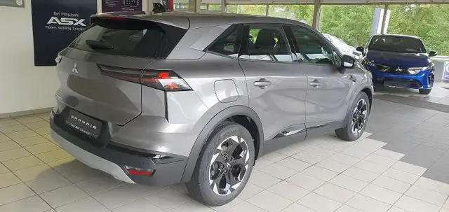 Mitsubishi Grandis view 6