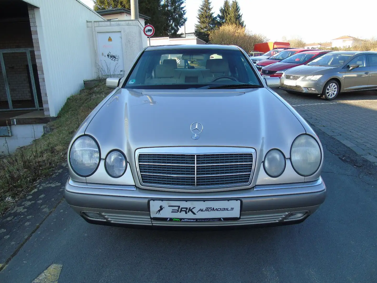 Mercedes-Benz E 200 ELEGANCE **KLIMA**2-HAND** Beige - 2