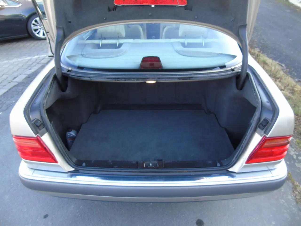 Mercedes-Benz E 200 ELEGANCE **KLIMA**2-HAND**, foto 8