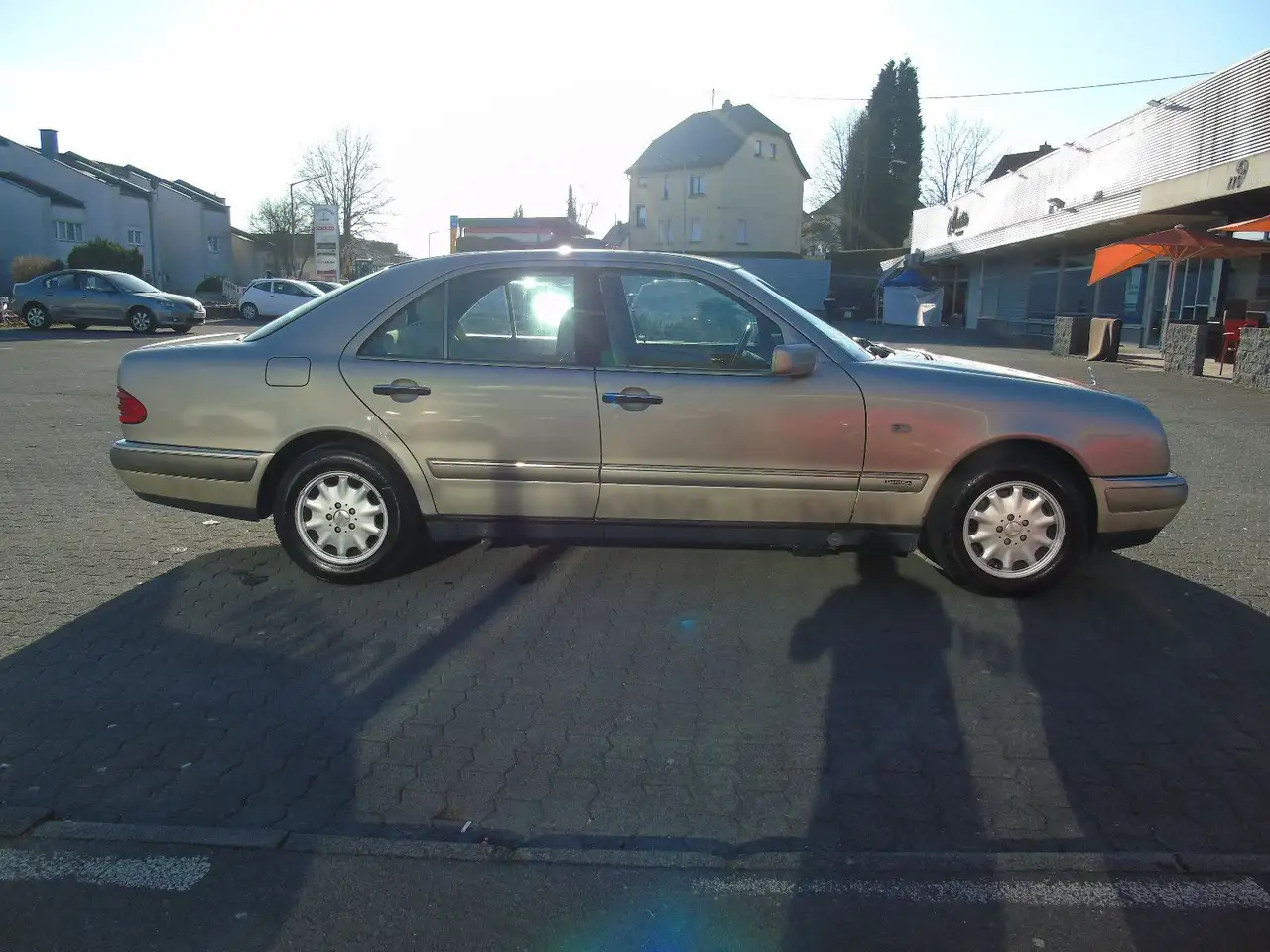 Mercedes-Benz E 200 ELEGANCE **KLIMA**2-HAND**, foto 4