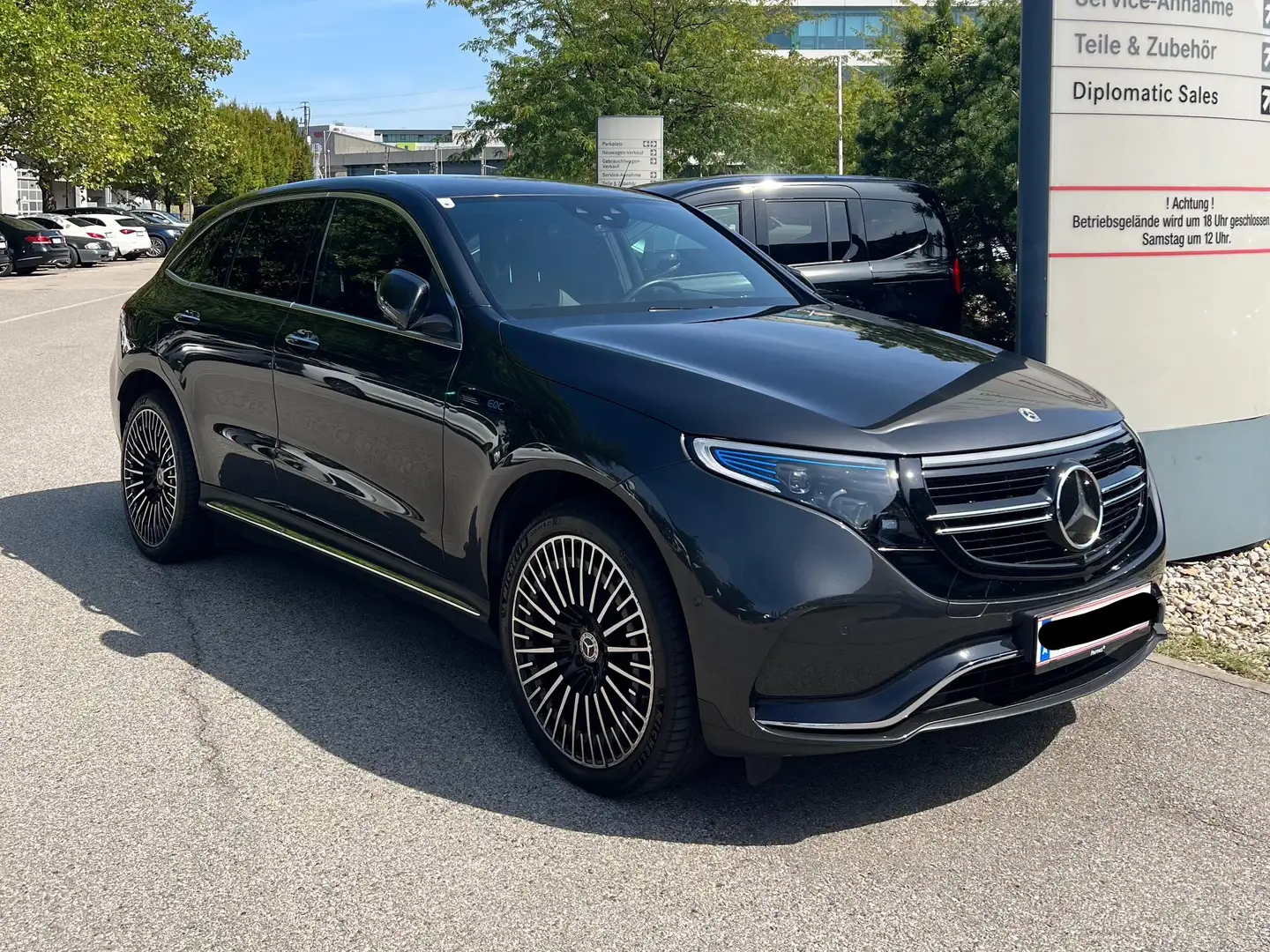 Mercedes-Benz EQC 400 *4MATIC *AMG-Line* Burmester * 360° Kamera Schwarz - 1