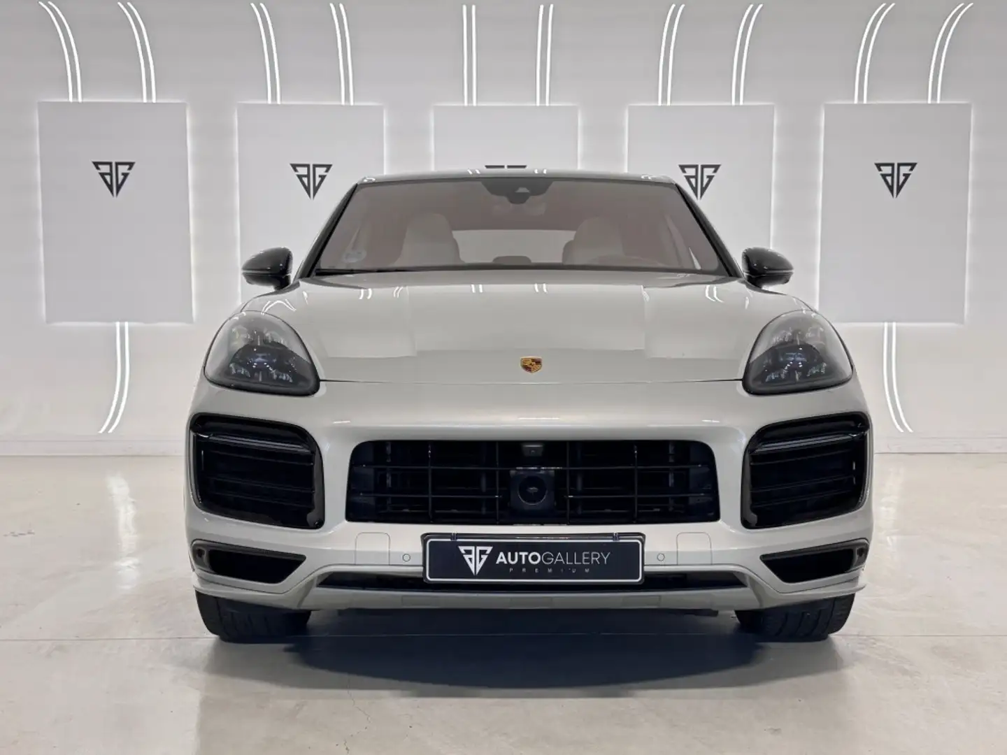 Porsche Cayenne Coupé GTS Plateado - 2