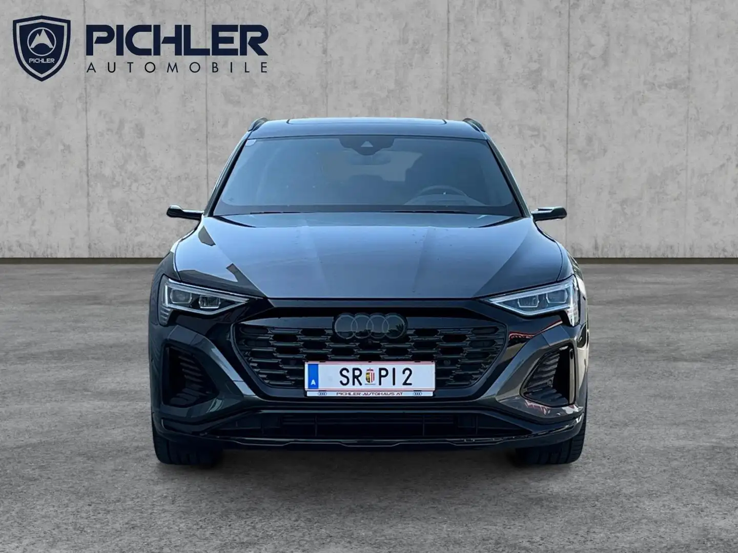 Audi Q8 55 e-tron quattro S line Grau - 2