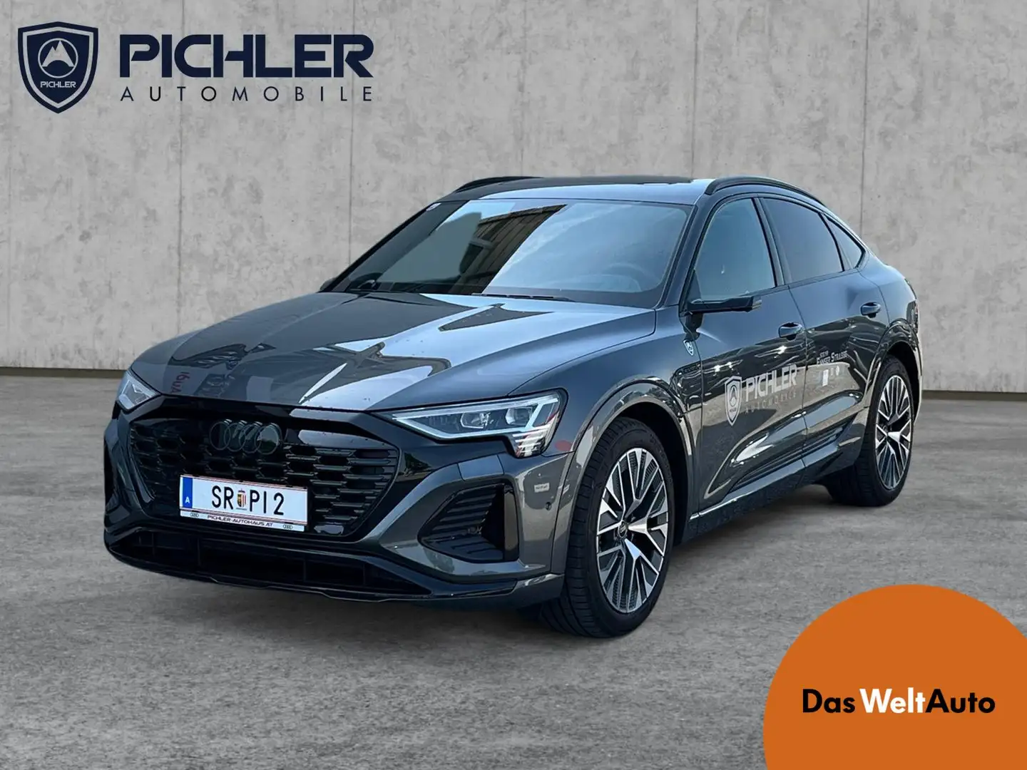 Audi Q8 55 e-tron quattro S line Grau - 1