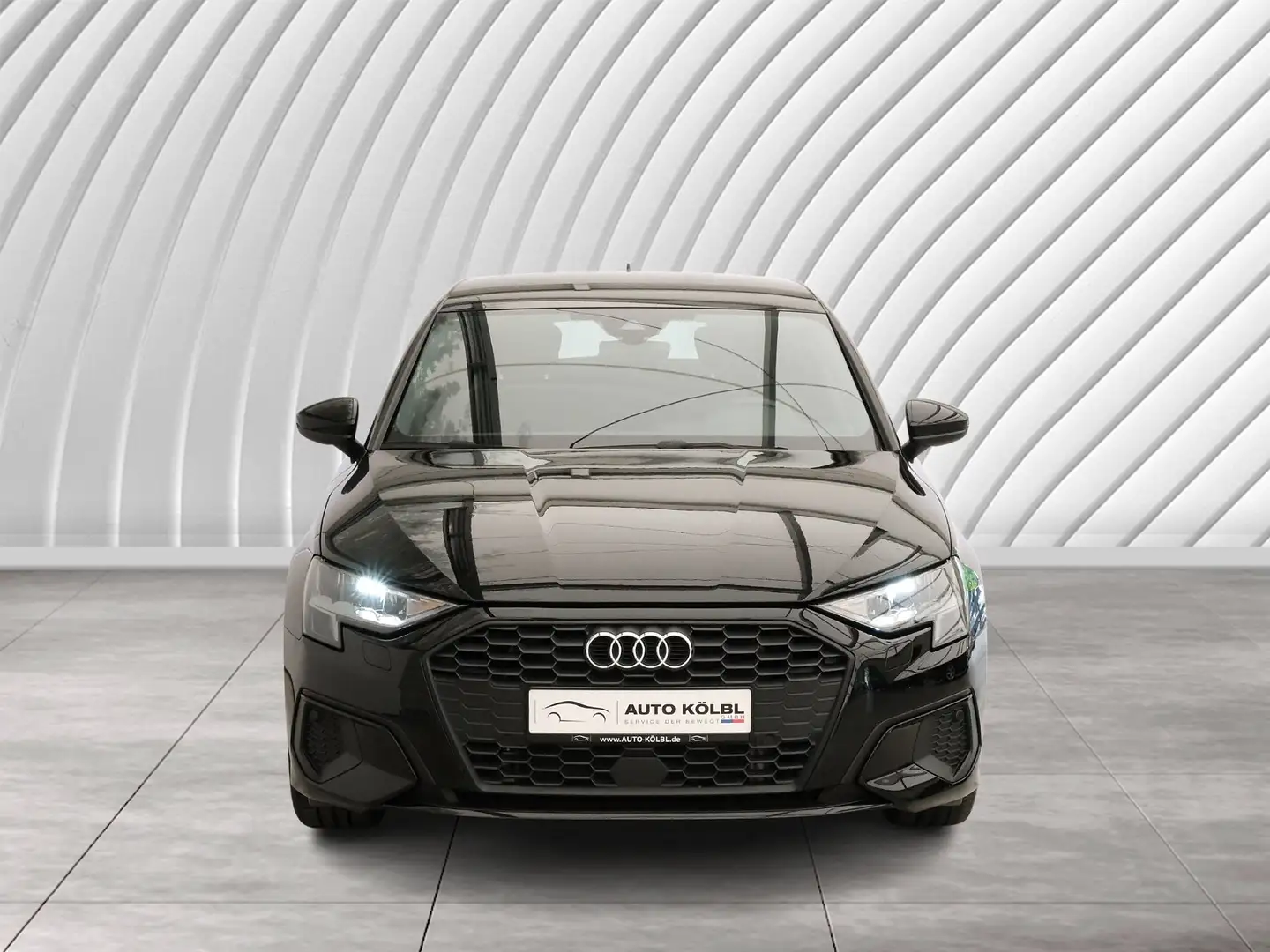 Audi A3 Sportback 40 TFSI e basis LED PDC V+H DAB LM Schwarz - 2