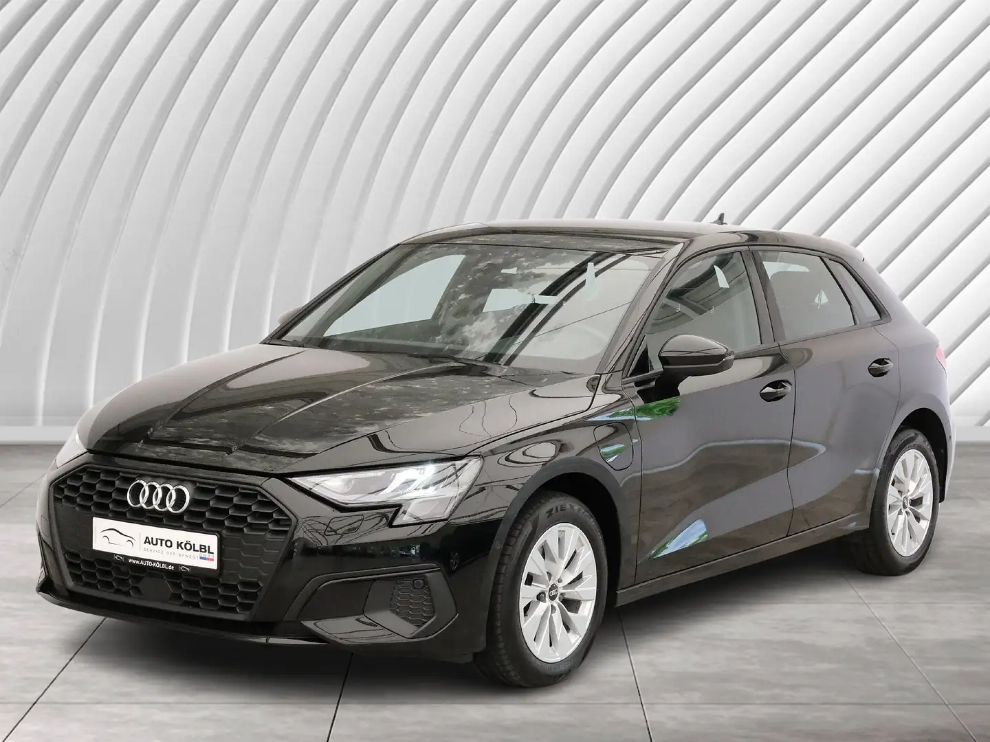 Audi A3 Sportback 40 TFSI e basis LED PDC V+H DAB LM Schwarz - 1