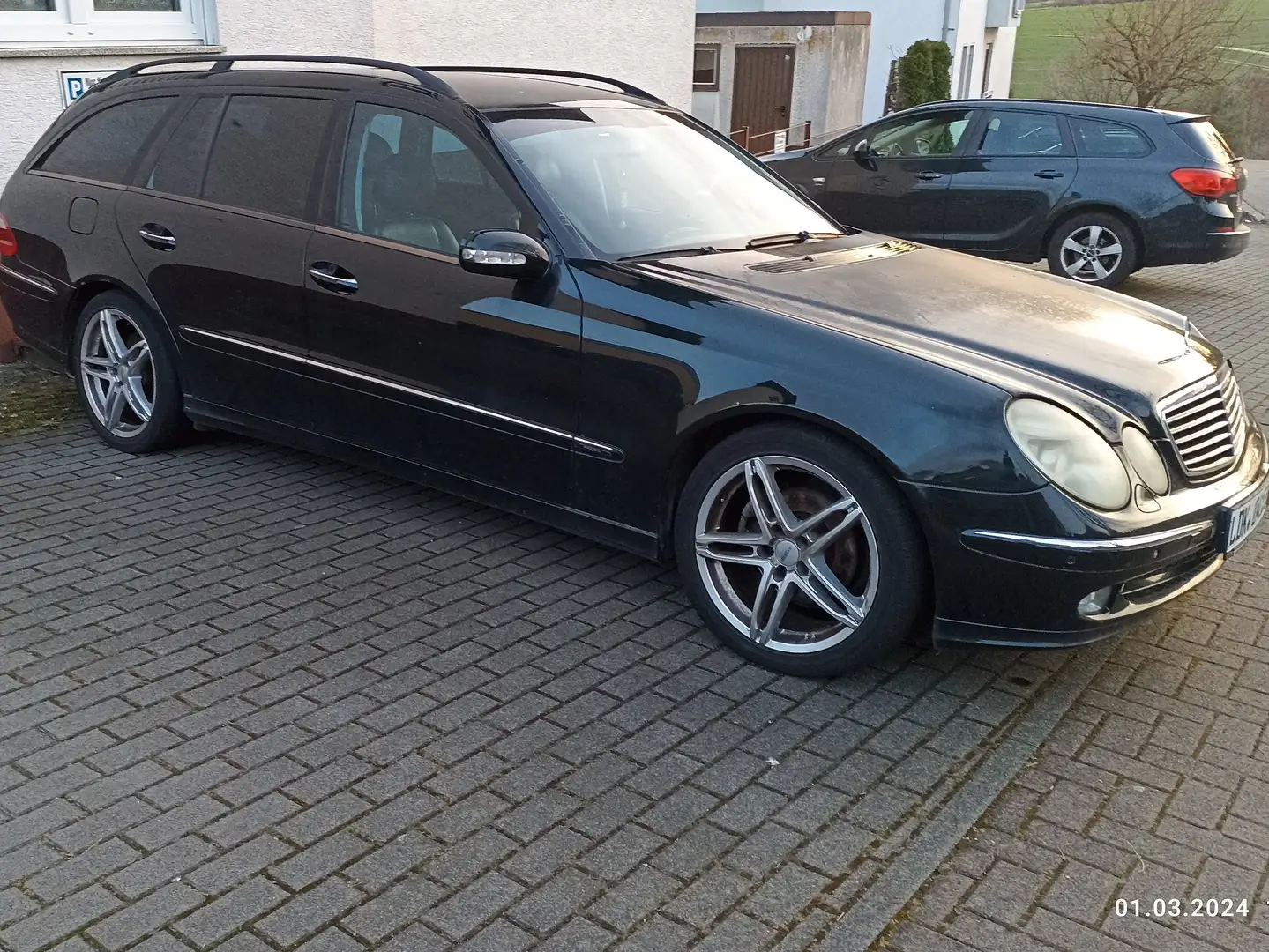 Mercedes-Benz E 270 E 270 T CDI Avantgarde Czarny - 2